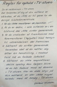 Regler i TV-stuen hos Mændenes Hjem