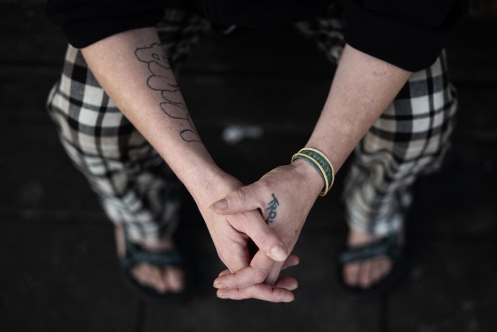 Støt os og hjælp socialt udsatte